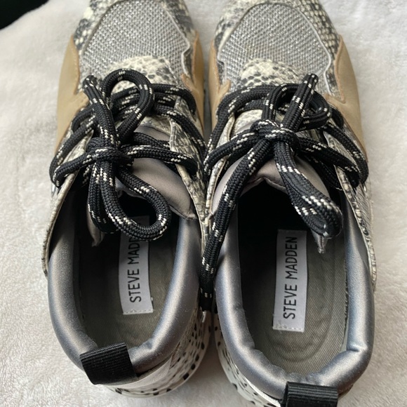 STEVE MADDEN SNEAKERS - Picture 4 of 5